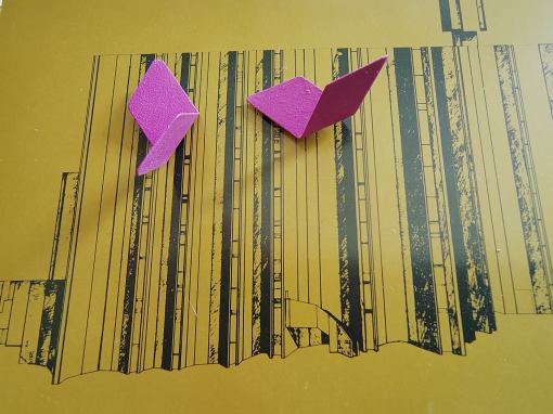 náušnice KRIDLO-fialová